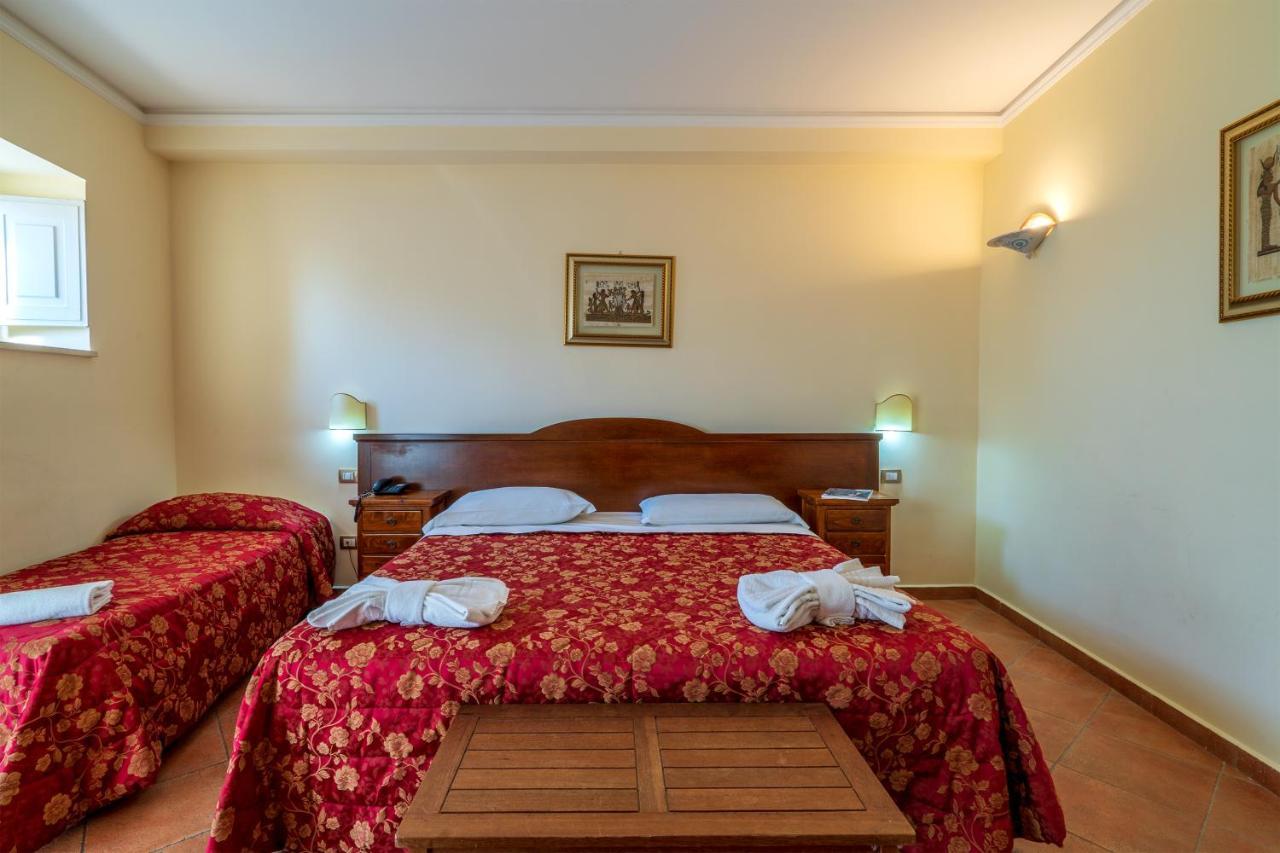 Hotel Mediterraneo Syracuse ภายนอก รูปภาพ