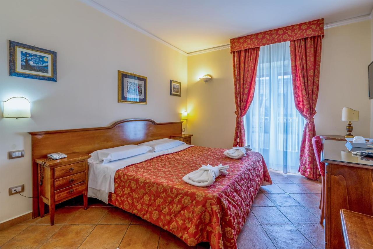 Hotel Mediterraneo Syracuse ภายนอก รูปภาพ