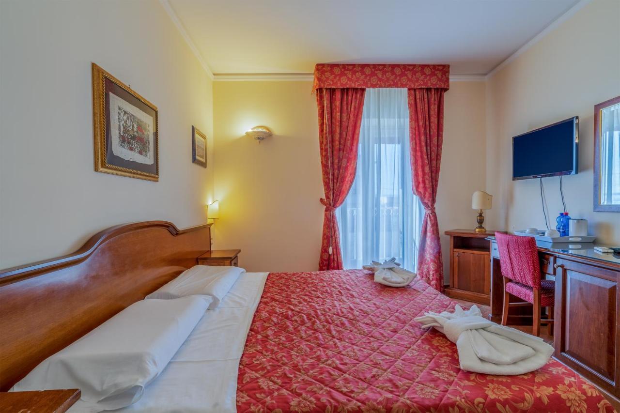 Hotel Mediterraneo Syracuse ภายนอก รูปภาพ