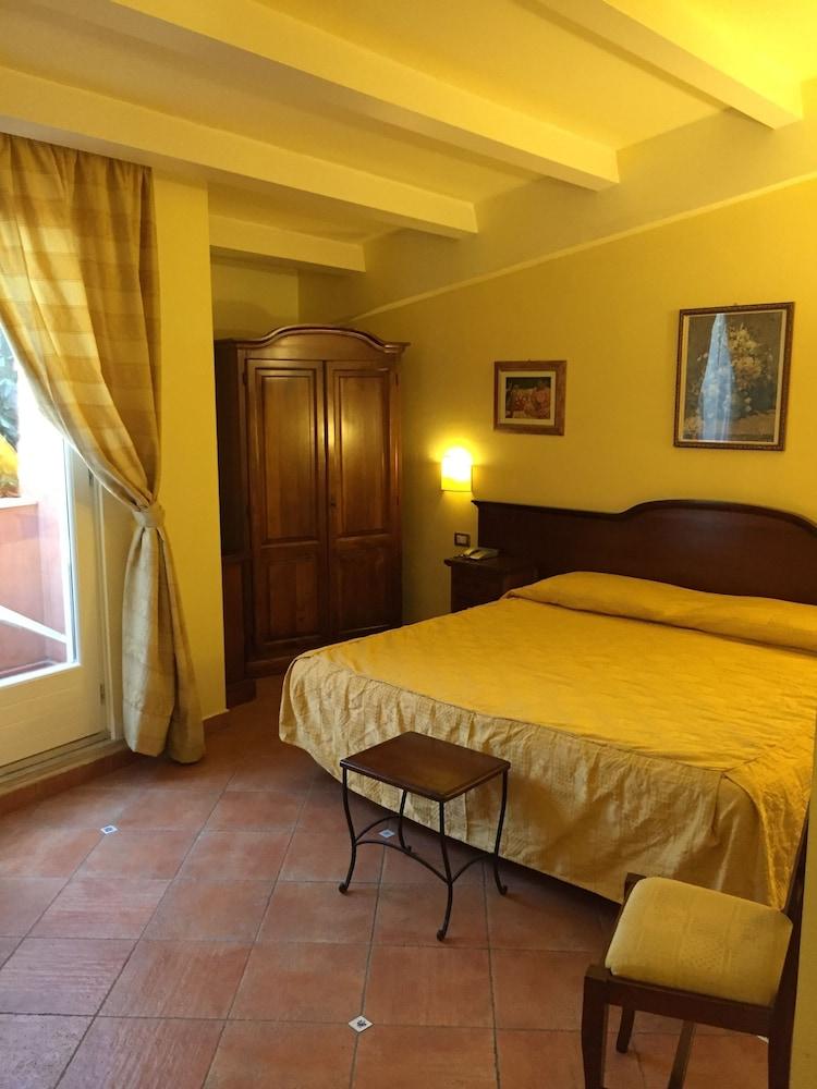 Hotel Mediterraneo Syracuse ภายนอก รูปภาพ