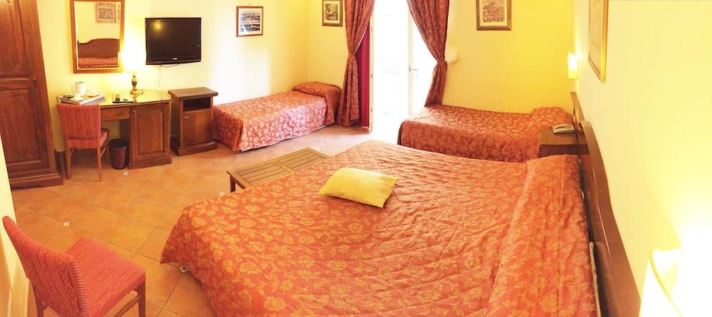 Hotel Mediterraneo Syracuse ภายนอก รูปภาพ