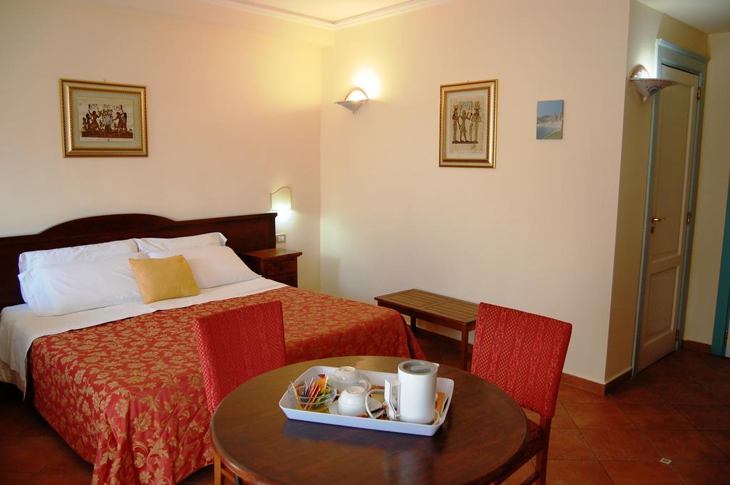 Hotel Mediterraneo Syracuse ภายนอก รูปภาพ